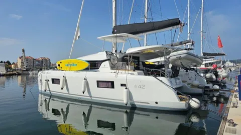 Lagoon 42