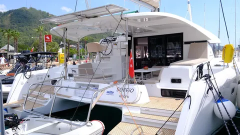 Lagoon 42