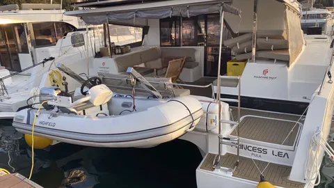 Fountaine Pajot Lucia 40
