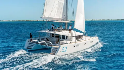 Lagoon 52