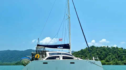 Island Spirit 38