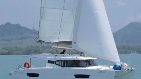 Fountaine Pajot Lucia 40