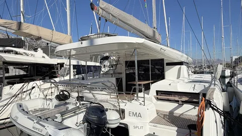 Lagoon 43