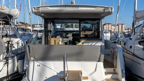 Sealine C390