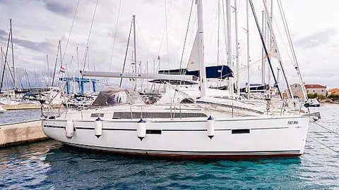 Bavaria Cruiser 37