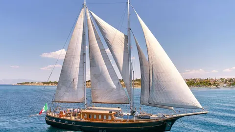 Motor sailer