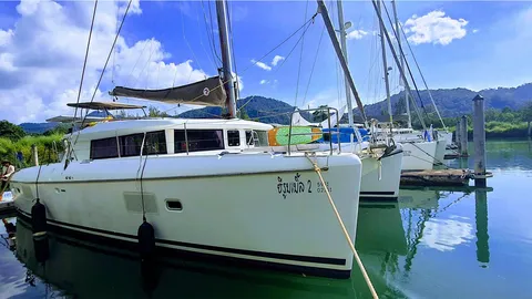 Lagoon 421