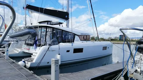 Lagoon 42