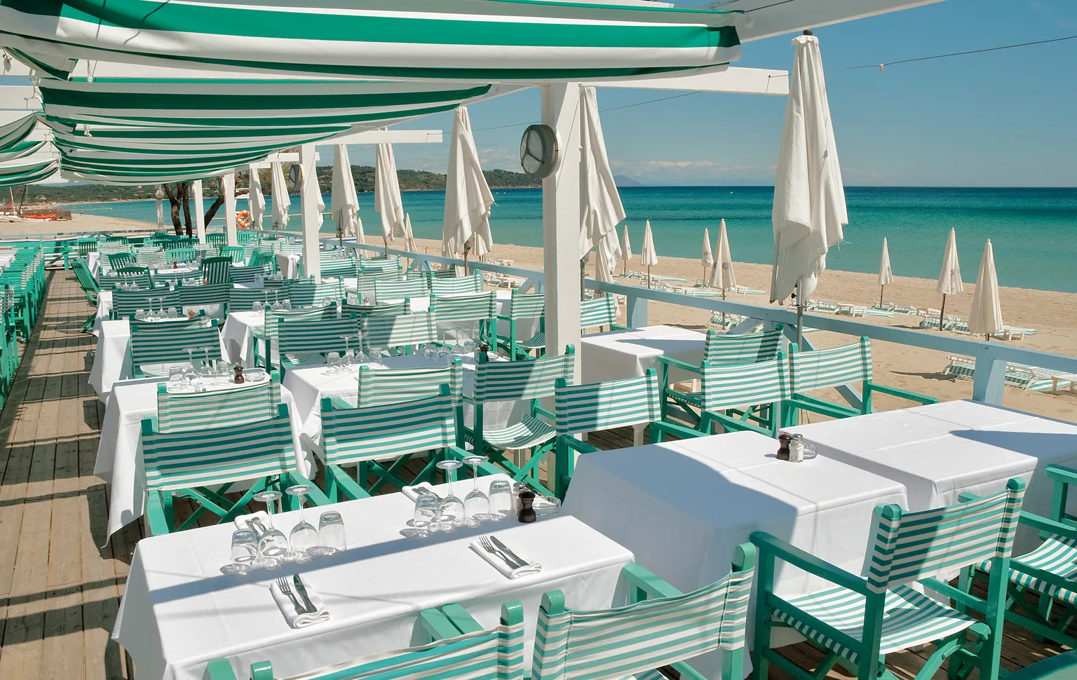 France - Antibes - Beach Restaurant in the South of France 1 - AdobeStock_47596032